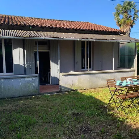 Apartment Jolie Medocaine Avec Jardin Saint-Estephe (Gironde)